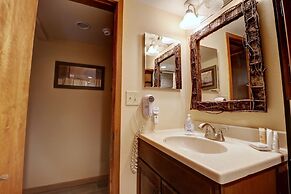 Large, Welcoming Condo With Incredible Views - WL406 by Redawning