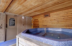 Large, Welcoming Condo With Incredible Views - WL406 by Redawning