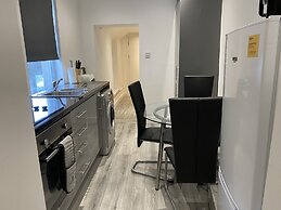 Bright 2br,sleeps 6 - Bridgend Centre, Train Link