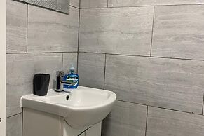2 Bed Flat - Sleeps 6 - Pets - Parking - Wifi