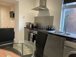 Bright 2br,sleeps 6 - Bridgend Centre, Train Link