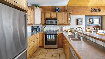 Coyote Creek - Large Ski In/Ski Out Chalet with Amazing Views & Privat