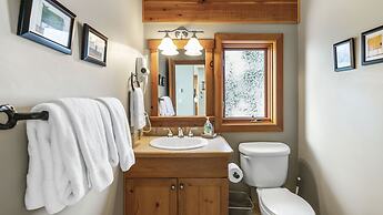 Coyote Creek - Large Ski In/Ski Out Chalet with Amazing Views & Privat