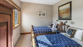 Coyote Creek - Large Ski In/Ski Out Chalet with Amazing Views & Privat