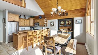 Coyote Creek - Large Ski In/Ski Out Chalet with Amazing Views & Privat
