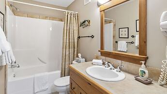 Coyote Creek - Large Ski In/Ski Out Chalet with Amazing Views & Privat