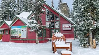 Coyote Creek - Large Ski In/Ski Out Chalet with Amazing Views & Privat