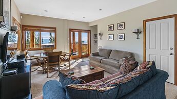 Coyote Creek - Large Ski In/Ski Out Chalet with Amazing Views & Privat