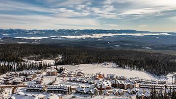 Coyote Creek - Large Ski In/Ski Out Chalet with Amazing Views & Privat