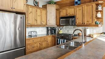 Coyote Creek - Large Ski In/Ski Out Chalet with Amazing Views & Privat