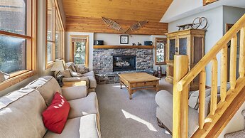 Coyote Creek - Large Ski In/Ski Out Chalet with Amazing Views & Privat