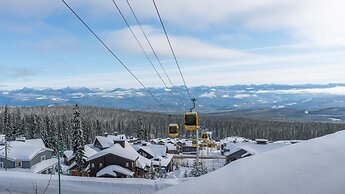 Coyote Creek - Large Ski In/Ski Out Chalet with Amazing Views & Privat