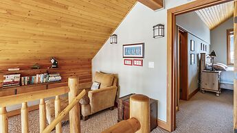 Coyote Creek - Large Ski In/Ski Out Chalet with Amazing Views & Privat