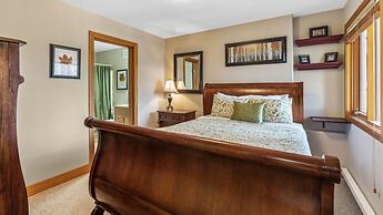 Coyote Creek - Large Ski In/Ski Out Chalet with Amazing Views & Privat