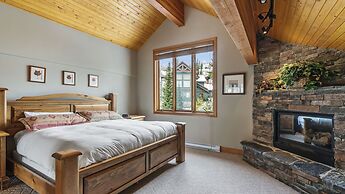 Coyote Creek - Large Ski In/Ski Out Chalet with Amazing Views & Privat