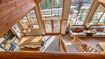 Coyote Creek - Large Ski In/Ski Out Chalet with Amazing Views & Privat