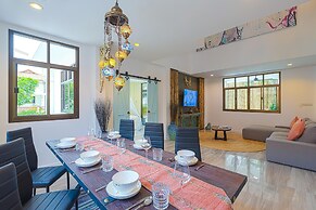Pool villa  4 BR walking to Beach HV