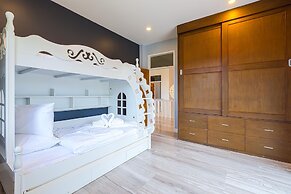 Pool villa  4 BR walking to Beach HV