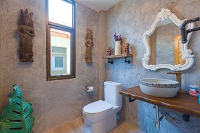 Pool villa  4 BR walking to Beach HV