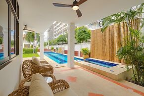 Pool villa  4 BR walking to Beach HV