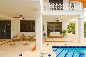 Pool villa  4 BR walking to Beach HV