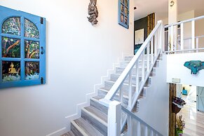 Pool villa  4 BR walking to Beach HV