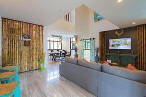 Pool villa  4 BR walking to Beach HV