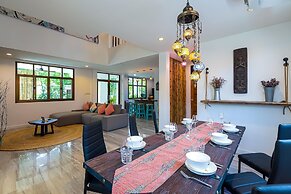 Pool villa  4 BR walking to Beach HV