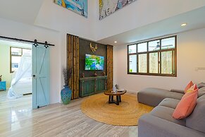 Pool villa  4 BR walking to Beach HV
