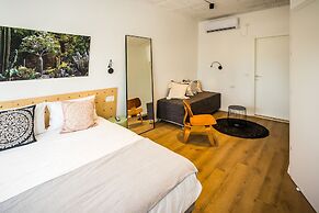 Domus Metro Hotel