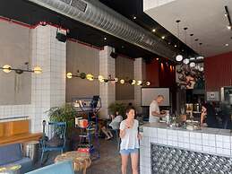 Domus Metro Hotel