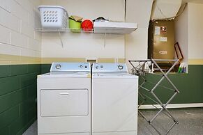 Emerald 4 bedrooms with Pool - 2201Em 4 Home by RedAwning