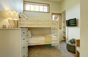 Pet Friendly, Slope-side, Spacious Town Home - ER21 by Redawning