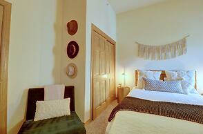 Pet Friendly, Slope-side, Spacious Town Home - ER21 by Redawning