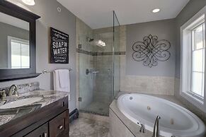 Newly Renovated, Slope-Side Walk-In Walk-Out, Top Floor, Views of Ten 