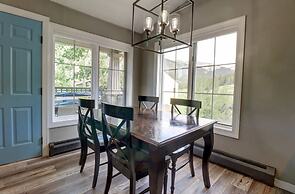 Newly Renovated, Slope-Side Walk-In Walk-Out, Top Floor, Views of Ten 