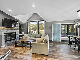 Newly Renovated, Slope-Side Walk-In Walk-Out, Top Floor, Views of Ten 