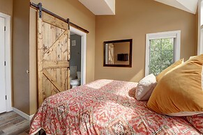 Newly Renovated, Slope-Side Walk-In Walk-Out, Top Floor, Views of Ten 