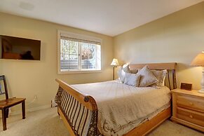 Spacious Slope-side Ski-In Ski-Out Town Home, Private Garage - ER12 by
