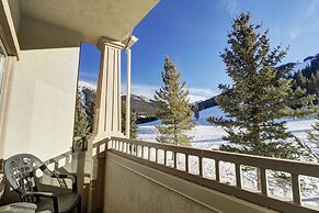 Spacious Slope-side Ski-In Ski-Out Town Home, Private Garage - ER12 by