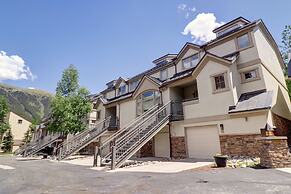 Spacious Slope-side Ski-In Ski-Out Town Home, Private Garage - ER12 by