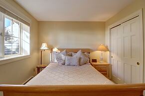 Spacious Slope-side Ski-In Ski-Out Town Home, Private Garage - ER12 by