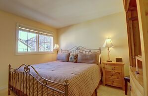 Spacious Slope-side Ski-In Ski-Out Town Home, Private Garage - ER12 by