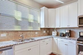 Delightful Pet Friendly Home In Great Location! 4 Bedroom Townhouse by