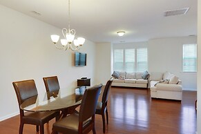 Delightful Pet Friendly Home In Great Location! 4 Bedroom Townhouse by