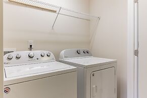 Delightful Pet Friendly Home In Great Location! 4 Bedroom Townhouse by
