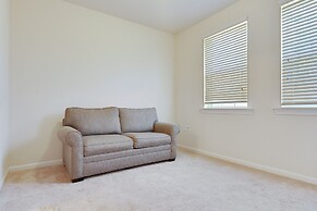 Delightful Pet Friendly Home In Great Location! 4 Bedroom Townhouse by