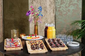 Sapphire House Antwerp, Autograph Collection