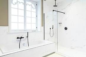 Sapphire House Antwerp, Autograph Collection