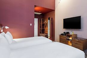 Sapphire House Antwerp, Autograph Collection